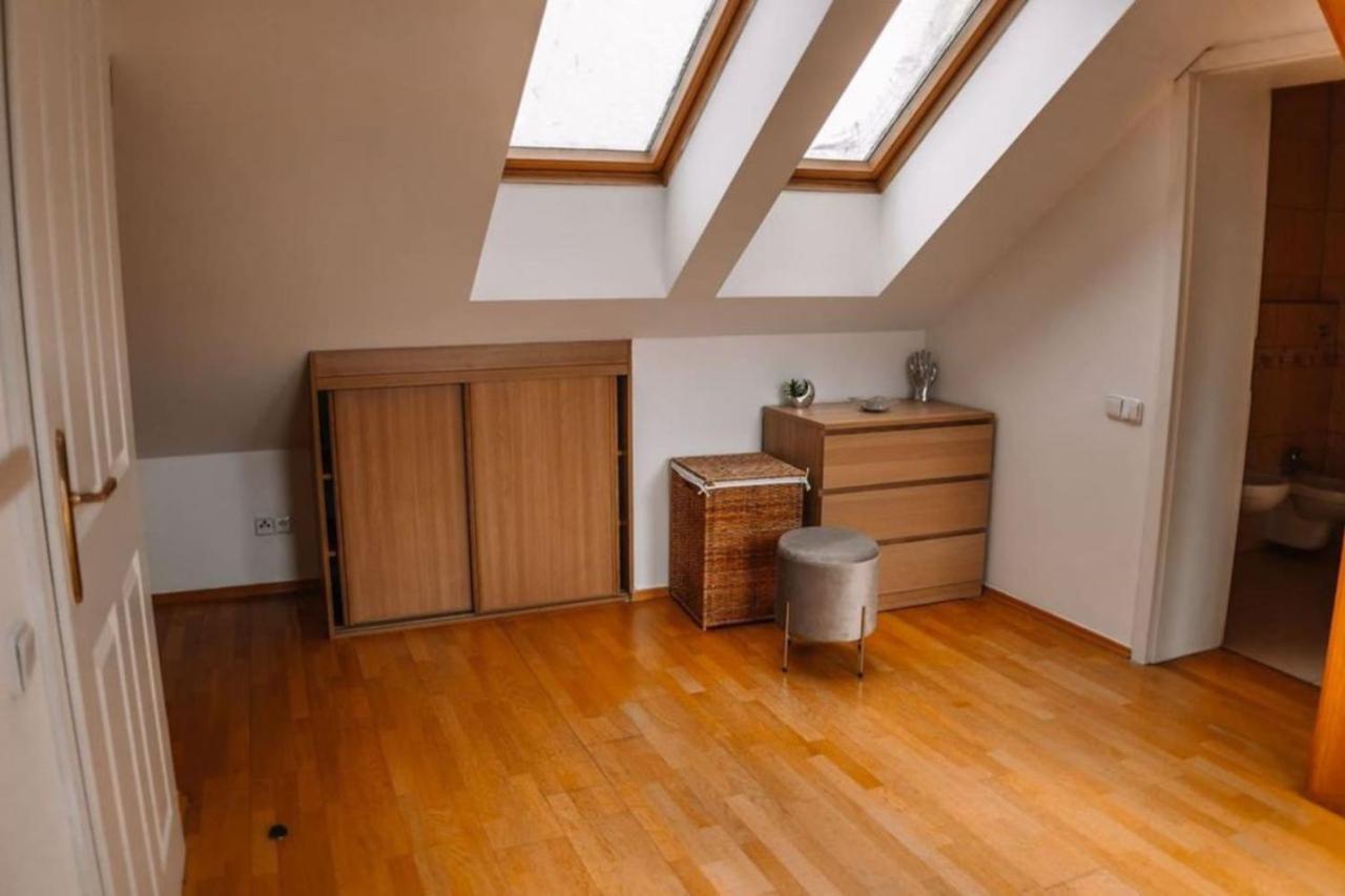 Riverside Duplex Loft Prague