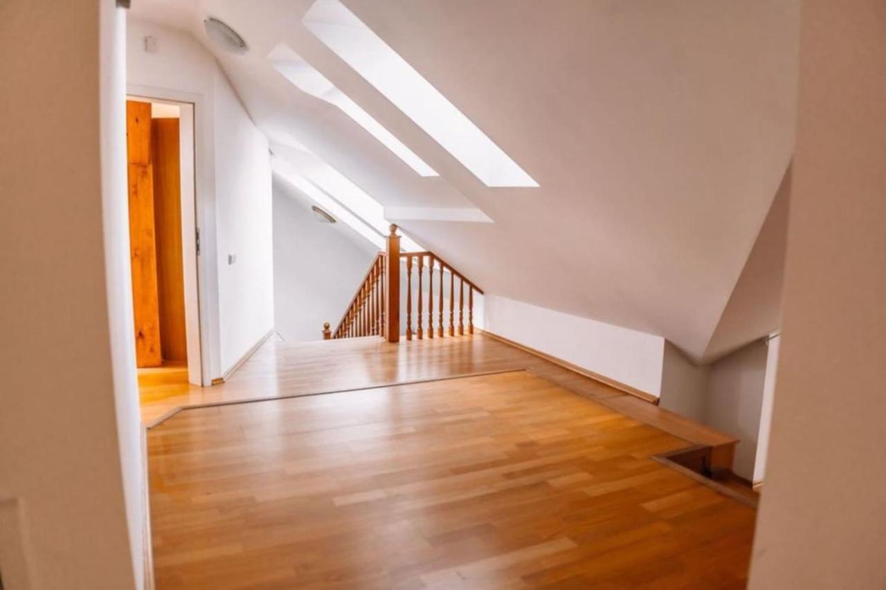 Riverside Duplex Loft * Prague